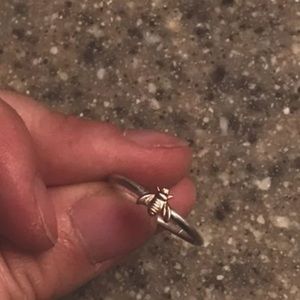 Bee ring